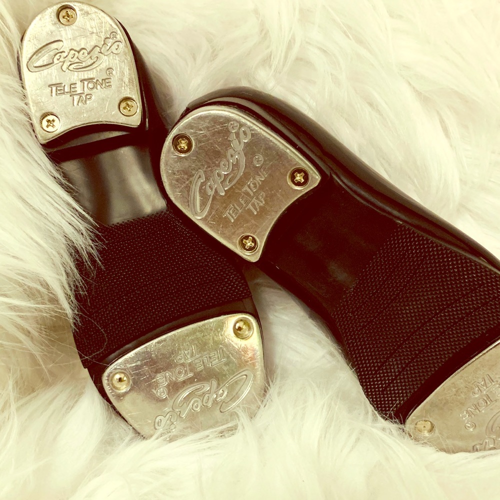 Capezio Taddler Tap Shoes! Size 9- never used!